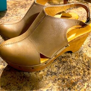 Five worlds clog size 6.5